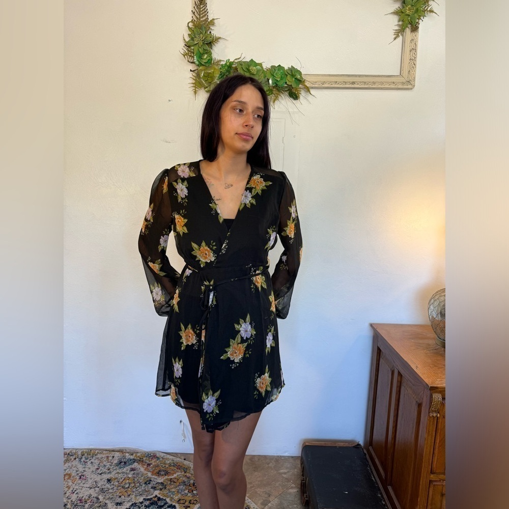 Urban outfitters sheer long sleeve wrap, dress floral, cute mini dress - Picture 4 of 12